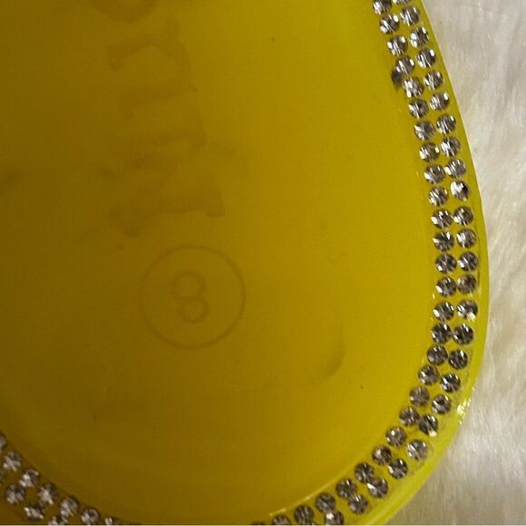 Mudd‎ yellow flip flops NWT with silver decorations for women size 8 - Picture 4 of 5